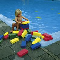 Schwimmende Wasserspielklötze